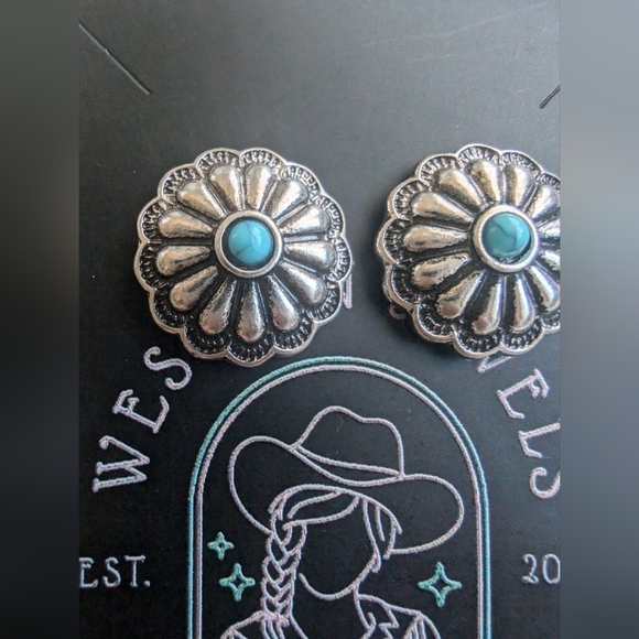 Western Jewels -Studs Silver and Turquoise Earrings - Picture 2 of 7